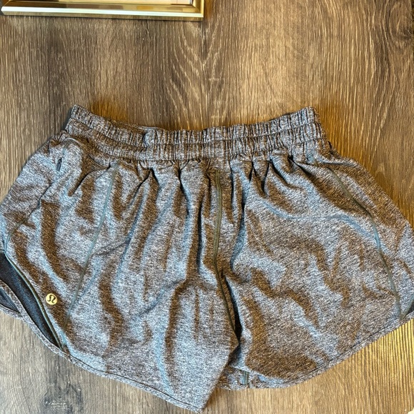 Lululemon Hotty Hot Shorts - Picture 2 of 3